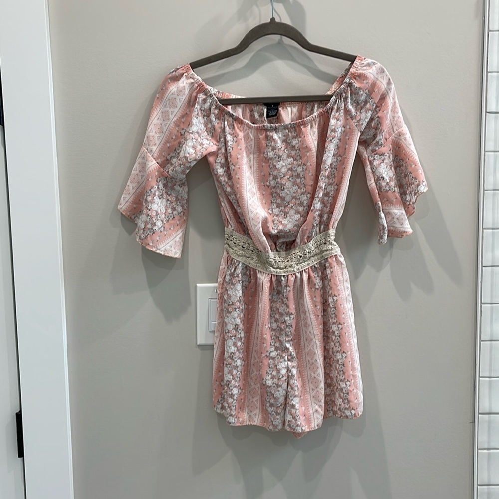Rue 21 Women  Romper size S